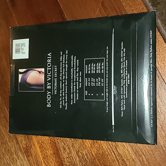 🎉Brand New🎉 Victoria's Secret light control top - Picture 2 of 4